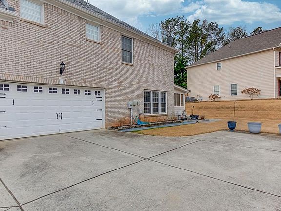 3rd image of 2648 Stockbridge Way