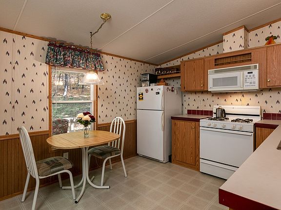2nd image of 409 Hammond Ln