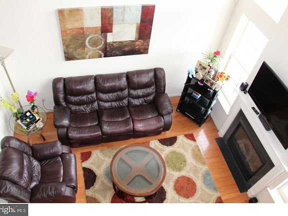 5th image of 8 Stafford Dr