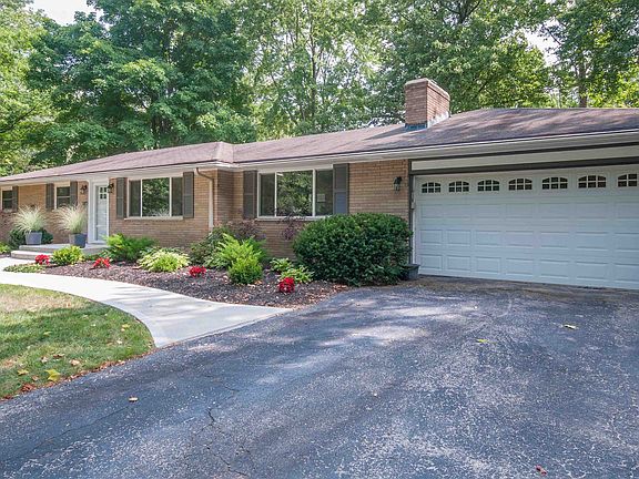 2nd image of 2871 La Cresta Dr
