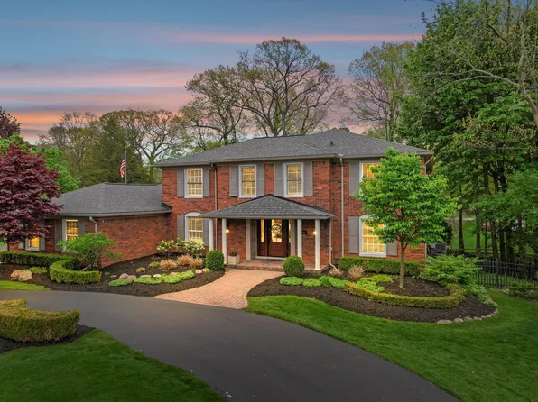 2595 Fox Chase Rd, Troy, MI 48098