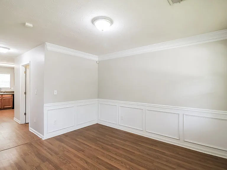 112 Garrison Ln — Photo 9