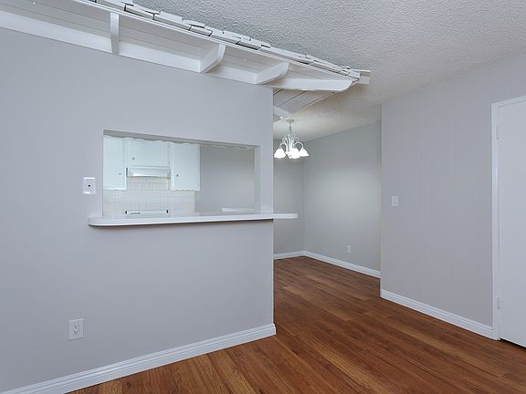 5th image of 633 W Sierra Madre Blvd APT 3