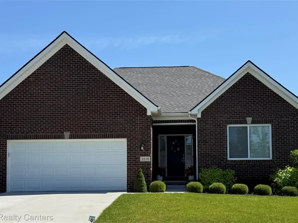 53213 Woodland Mdws, Chesterfield, MI 48047