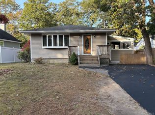 50 Newcomb Trail, Ridge, NY 11961