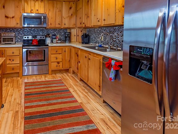 11th image of 351 Chickadee Ave