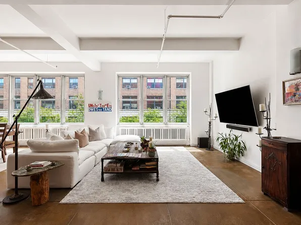 335 W 38th St APT 3, Manhattan, NY 10018