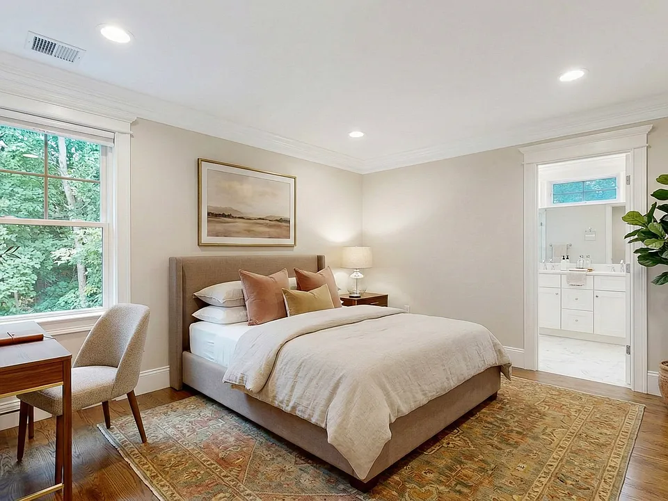101 Sumner Rd #4