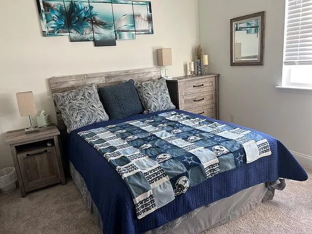 Guest bedroom with queen bed. (Cowboys quilt not included, but rent discount for Cowboys fans :)