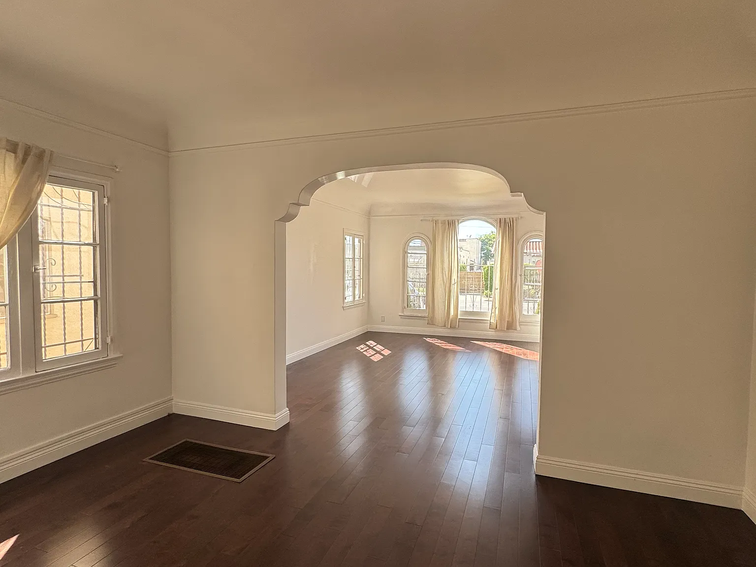 1 bed, 900 sqft, $2,495 — Photo 2