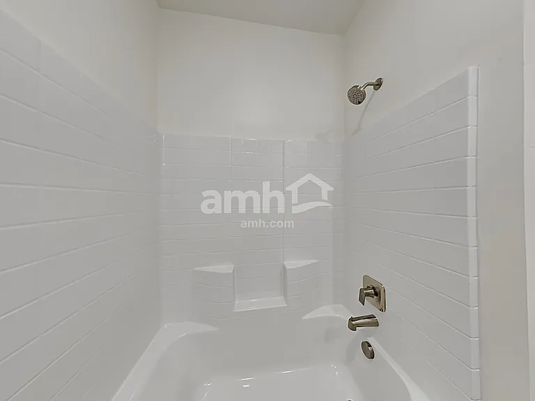 981 N Barkvine Ave — Photo 16