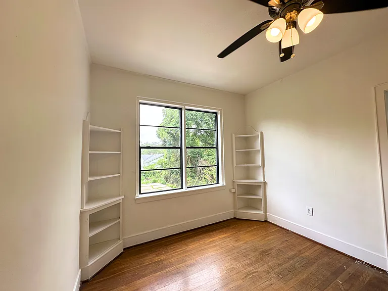122 Demouy Ave #1/2 — Photo 9