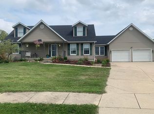 113 Frank Ct, Fox Lake, WI 53933