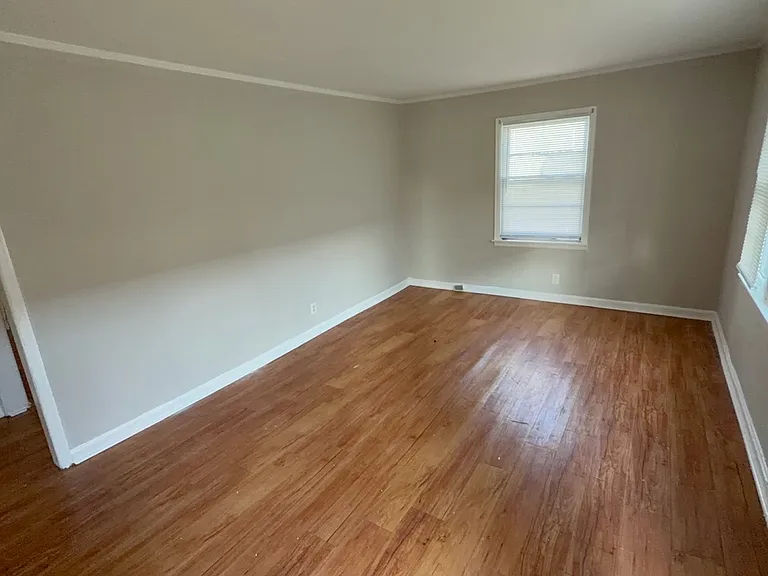 1613 Dorchester Ave — Photo 2