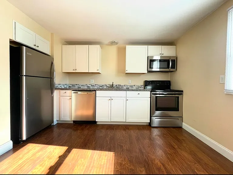 Lake Heights Apartments — Photo 12