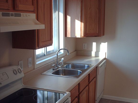 3rd image of 11822 Belmont Ave