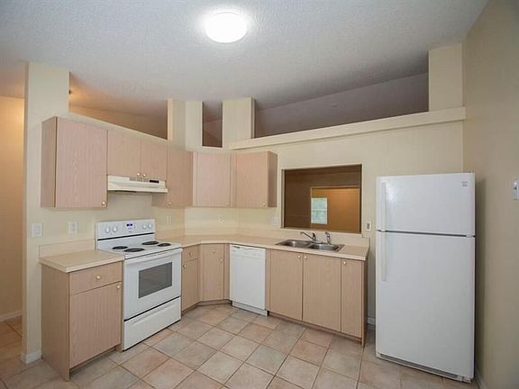 4th image of 7801 Westmont Dr