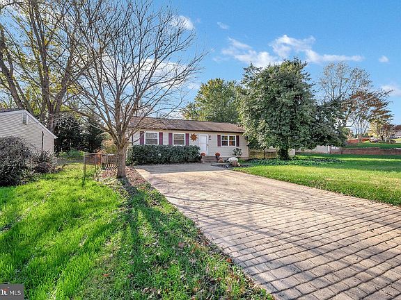 3rd image of 5057 Macnamara Dr