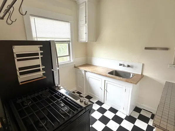 Dublin, 1052 E Thomas St APT 9, Seattle, WA 98102