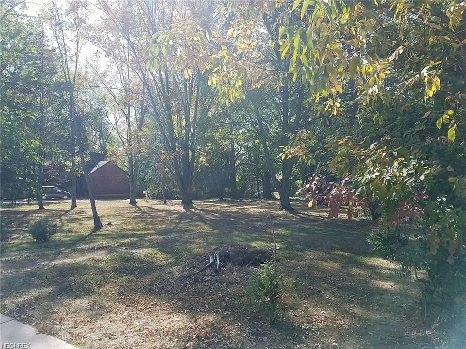 2nd image of 611 Eastland Rd