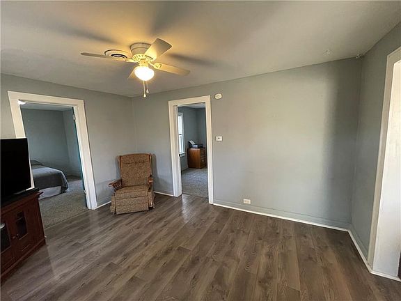 3rd image of 1038 E Lexington Ave