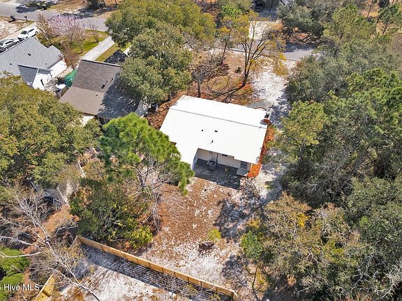 2nd image of Lot 11 NE 14th Street LOT 11
