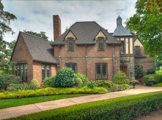 371 Northcliff Dr, Rocky River, OH 44116