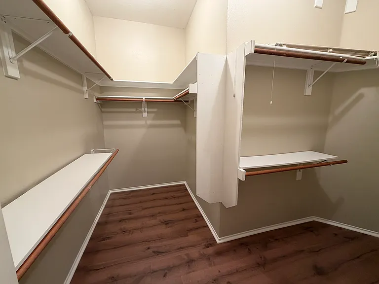 1630 Lagonda Ln — Photo 14