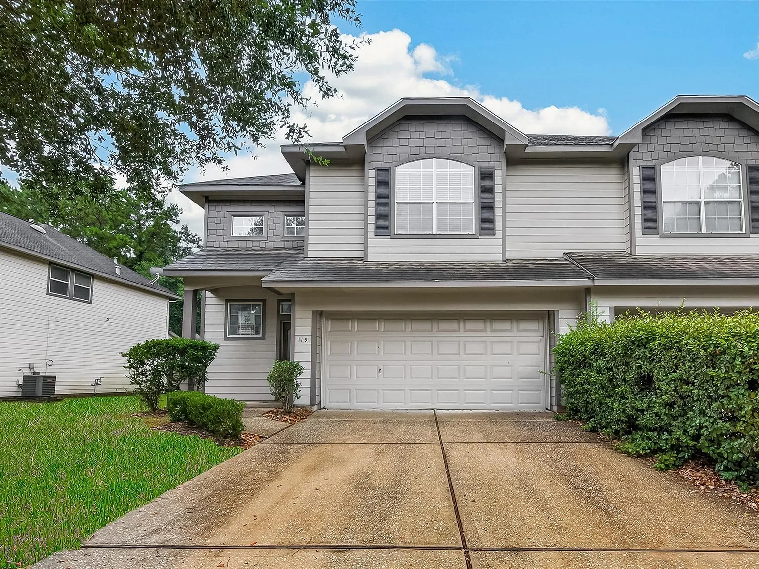 3 bed, 2.5 bath, 2068 sqft, $2,200 — Photo 1