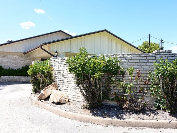 3rd image of 5925 Lago Vista Way APT B