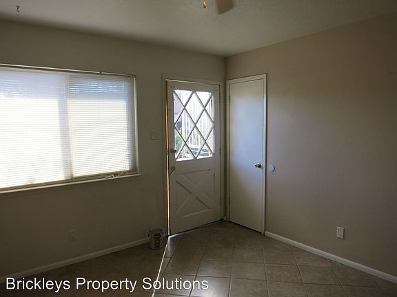 4th image of 1725 Paisano St NE