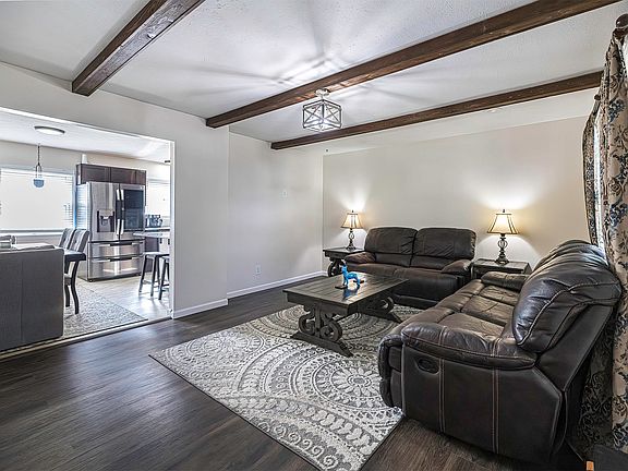 3rd image of 44 Crestwood Ln