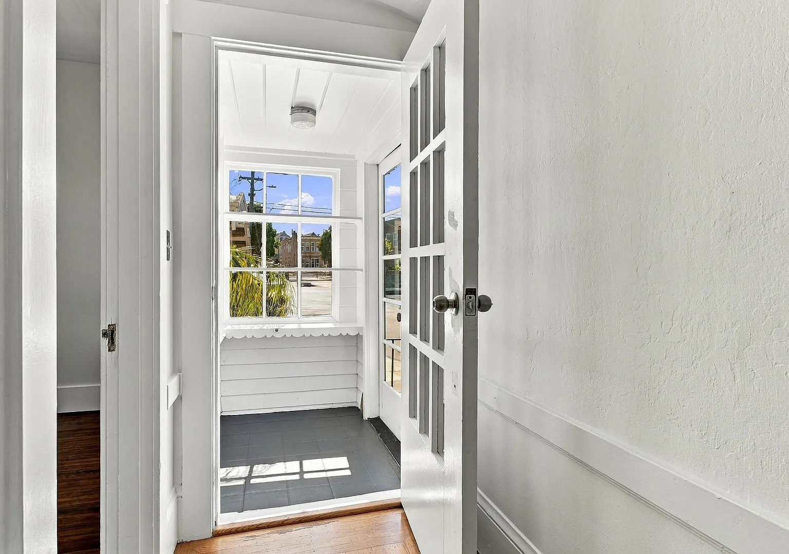 Charming Two Bedroom Home in Mission Terrace - Please Contact for Showing Availability! — Photo 2
