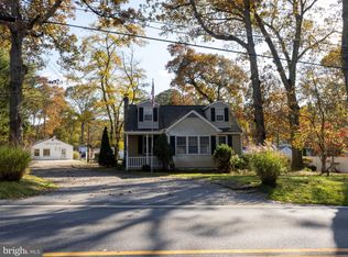 893 Woods Rd, Pasadena, MD 21122