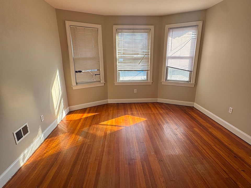 1st image of 102 Lindley St #1