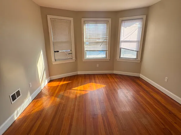 102 Lindley St, Bridgeport, CT