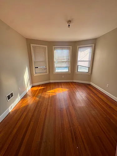 102 Lindley St Photo 1