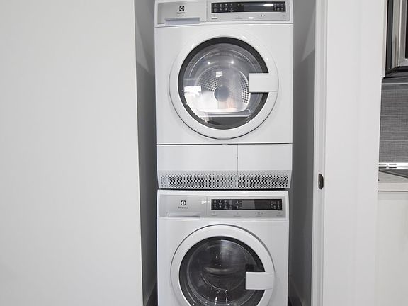 2nd image of 247 Mulberry St APT 5