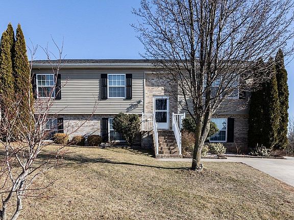 2nd image of 130 Clara Ct