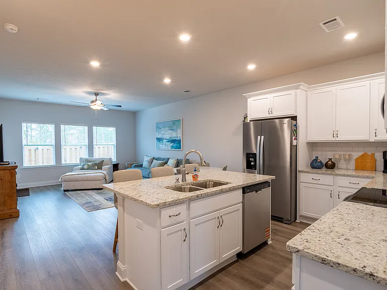 1091 Primrose Dr — Photo 6