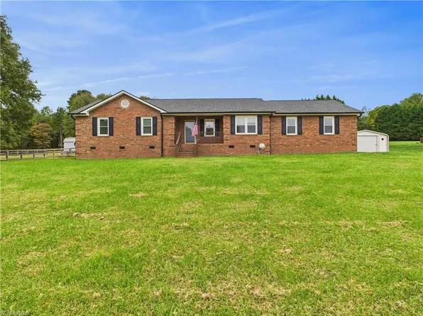 6882 Kelly Coltrane Dr, Randleman, NC 27317