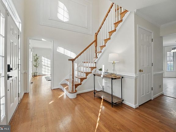3rd image of 100 Mountain Laurel Ct