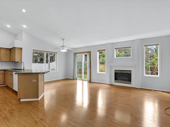 4th image of 4502 E 42nd Ave