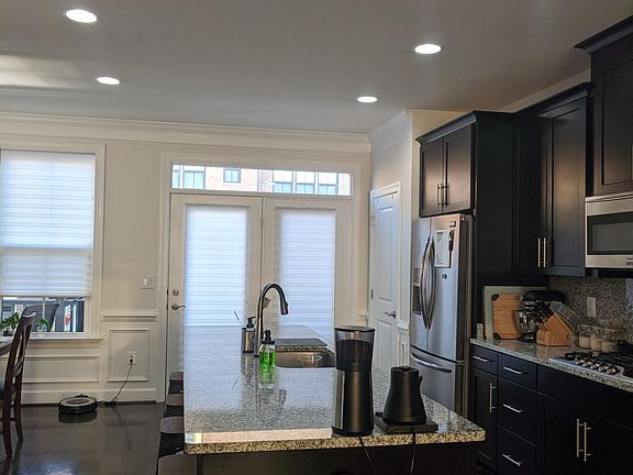 Kitchen (dining area to the left, pictured in the next picture)