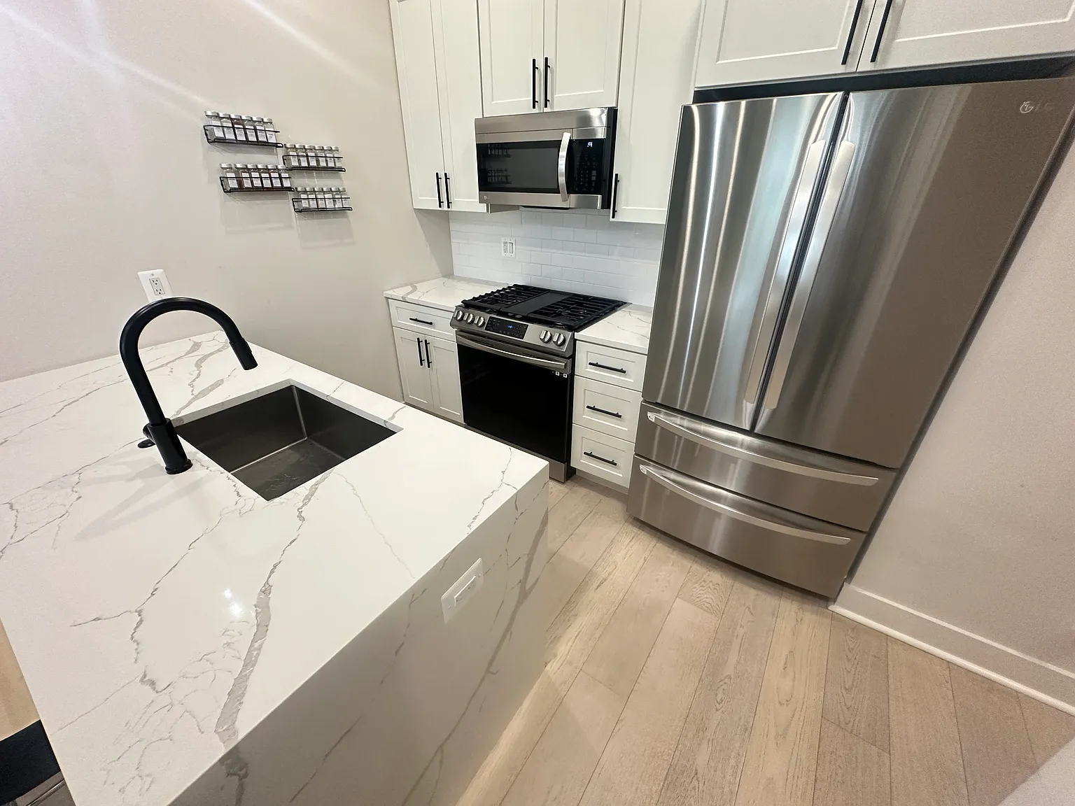 2 bed, 2.5 bath, 850 sqft, $2,800 — Photo 4
