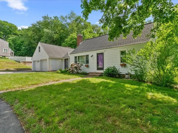 7 Hillcrest Dr, Westborough, MA 01581