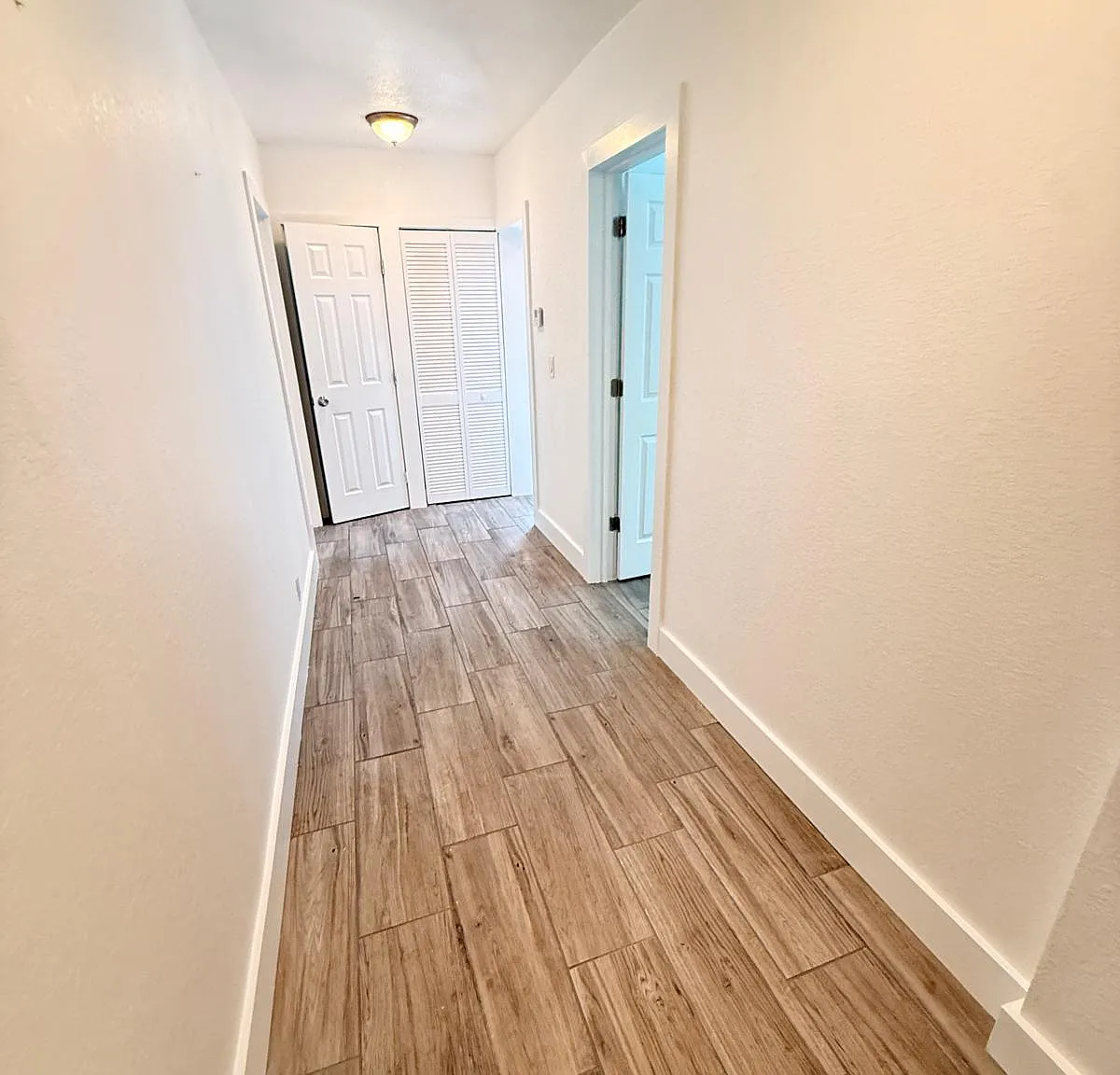 1948 Wiley Street - 2 — Photo 2