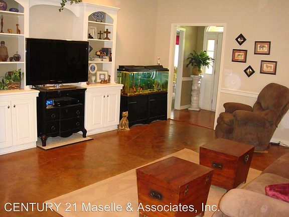 2nd image of 212 Elm Dr