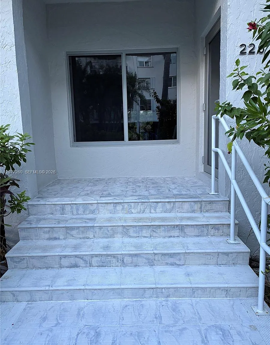Cape Florida Club Condo — Photo 2