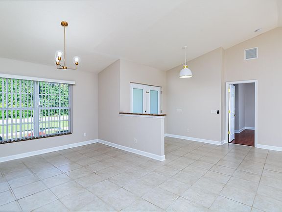 4th image of 1378 SW Glastonberry Avenue